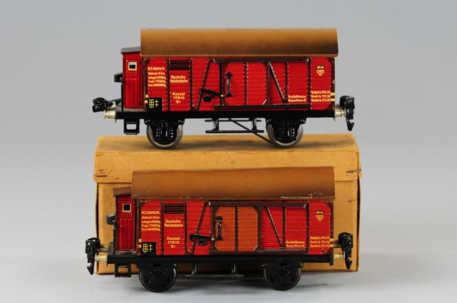 TWO MARKLIN BOX CARS O gauge lithographed 1772f4