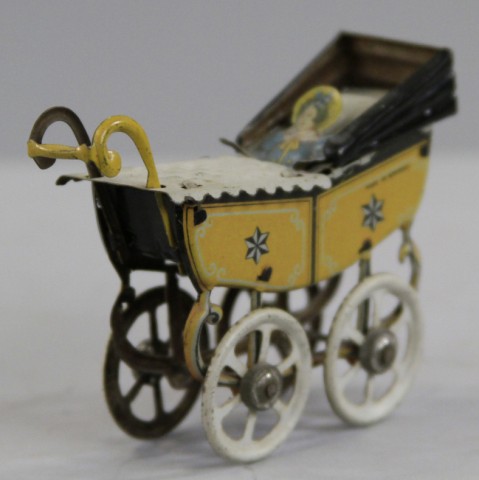 BABY IN CARRIAGE PENNY TOY Fischer 17742b