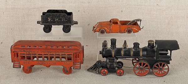 Three piece cast iron toy train 175b72