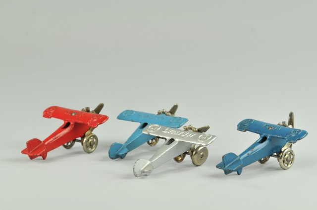LOT OF FOUR SMALL AIRPLANES Cast 17908f
