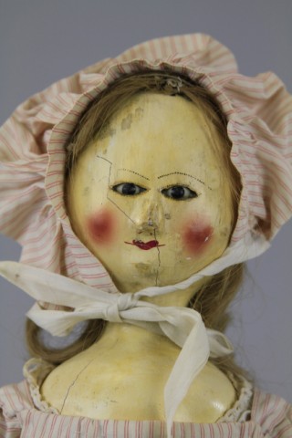 ENGLISH WOODEN DOLL Late Queen 179ce6
