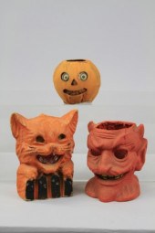 TWO PULP HALLOWEEN FIGURES AND 17a12d