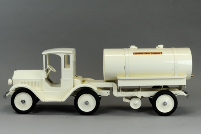 STURDITOY DAIRY TRUCK WITH TANKER TRAILER