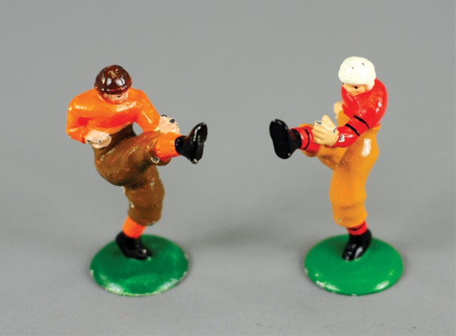 LOT OF TWO FOOTBALL PLAYER PAPERWEIGHTS 178d09