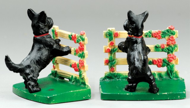 SCOTTIE DOGS AT FENCE BOOKENDS 178f04