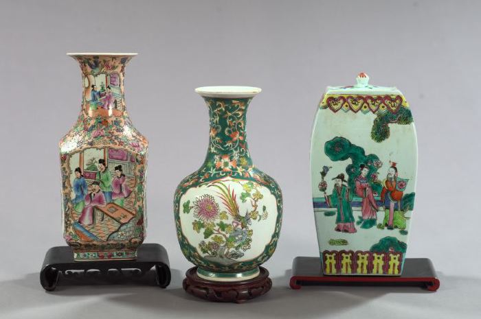 Group of Three Oriental Porcelain 2f15c