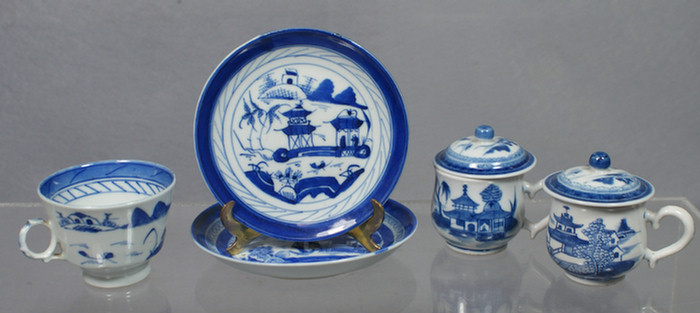 2 Chinese Export porcelain Canton pot de