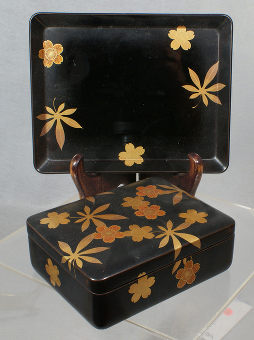 Japanese Lacquer box w tray 19th 3dcf4