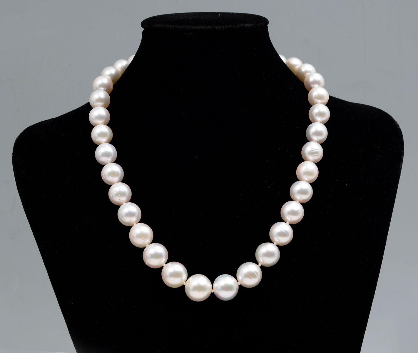 WHITE SOUTH SEAS PEARL NECKLACE  2772f9