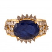 A 5.00 CT SAPPHIRE & DIAMOND RING IN