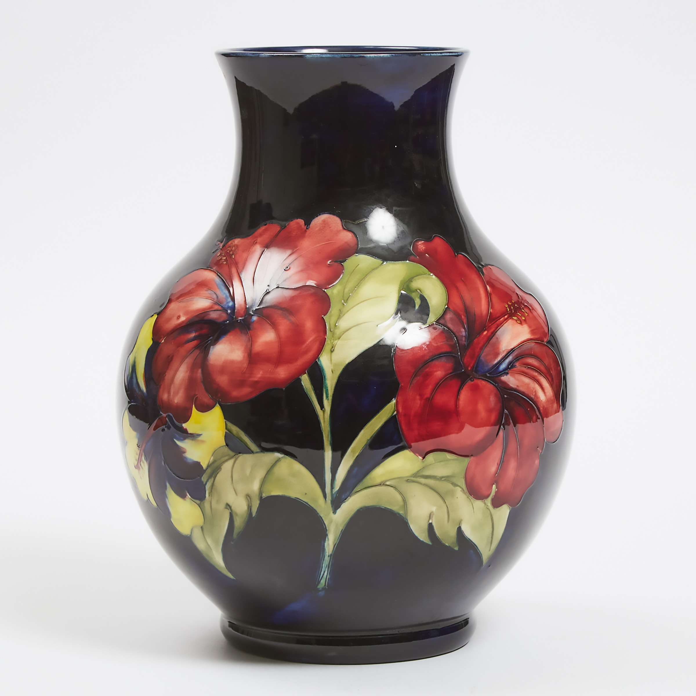 Moorcroft Hibiscus Vase c 1960 28bf16