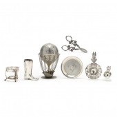 A COLLECTION OF SILVER AND SILVERPLATE