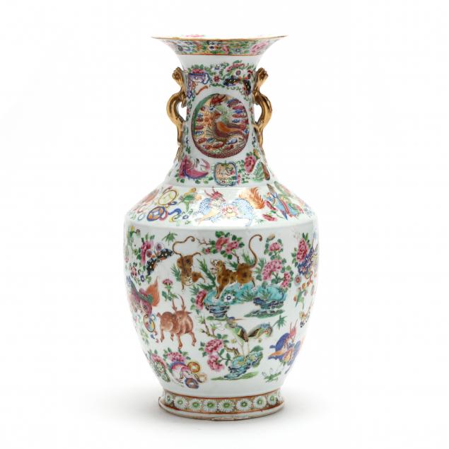 A VERY FINE CHINESE PORCELAIN VASE WITH ANIMALS