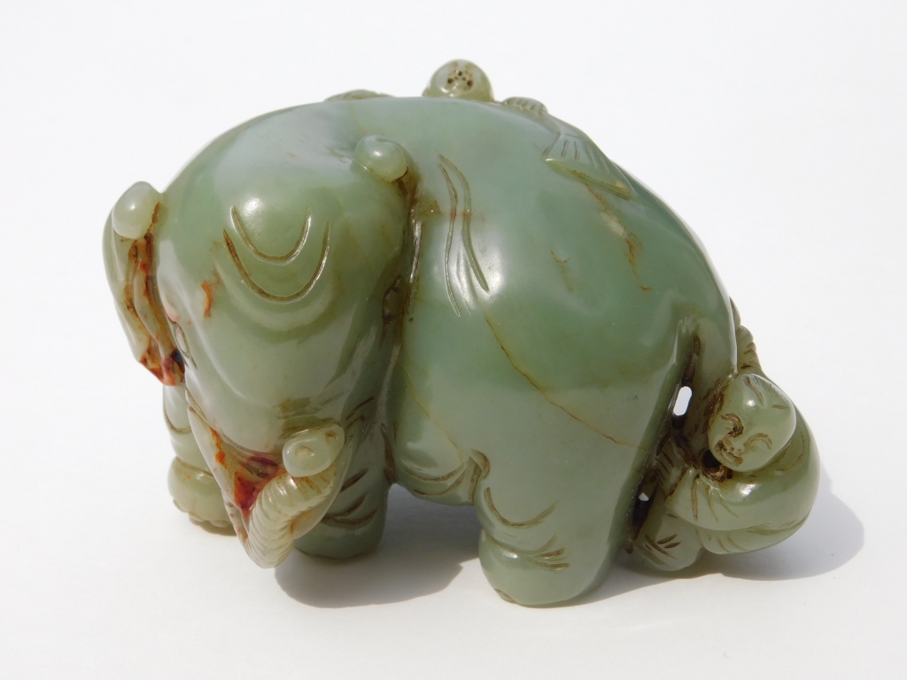 CHINESE QING DYNASTY CARVED JADE 29a01e