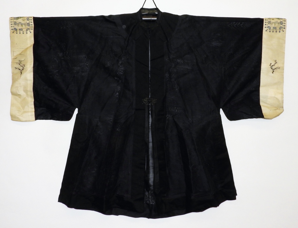 CHINESE BLACK SILK EMBROIDERED