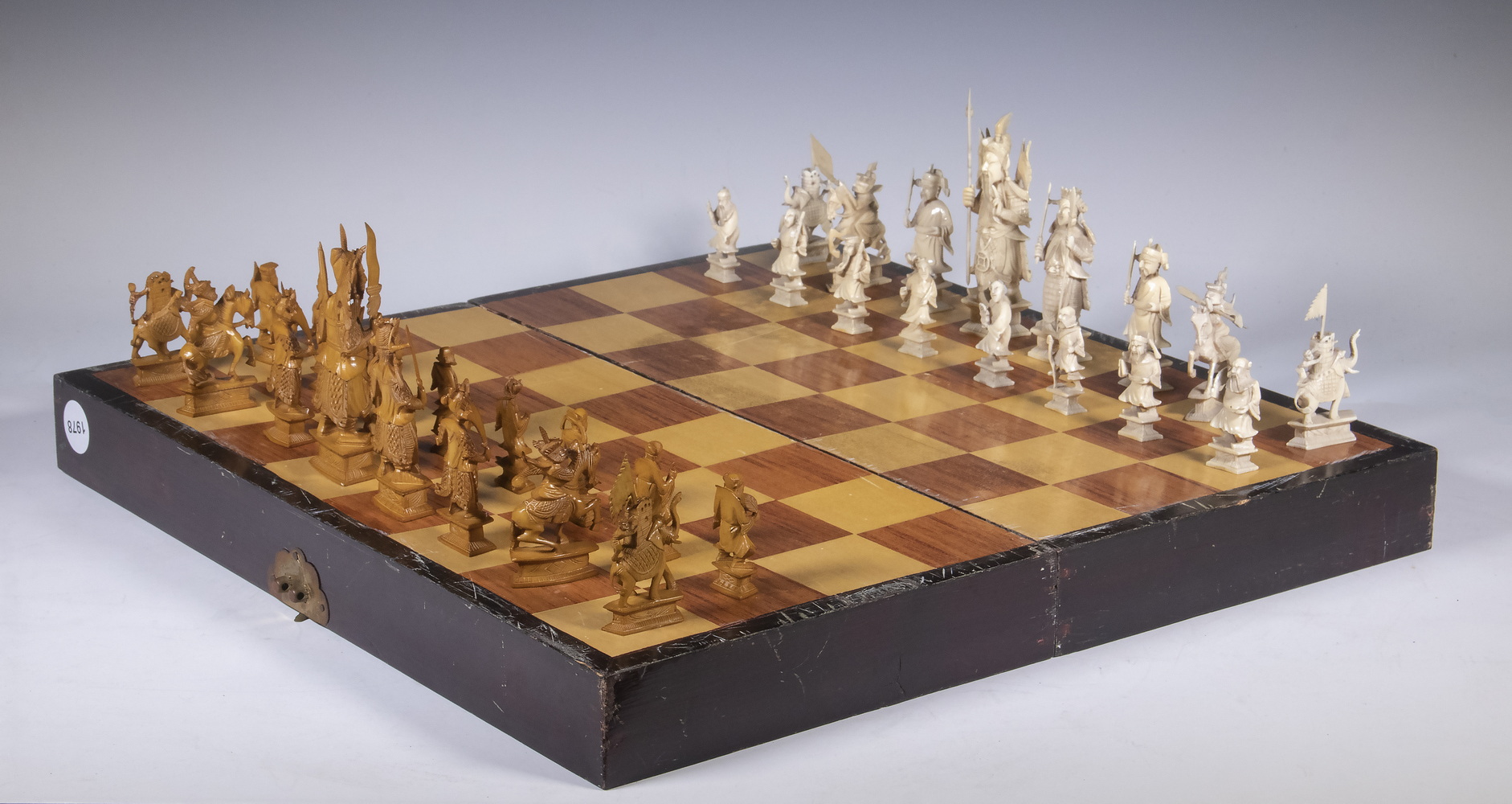 CHINESE CASED CHESS SET A large 29e428