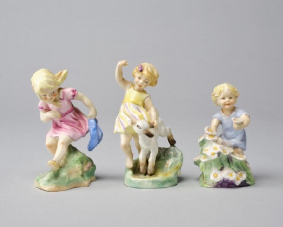 THREE MONTHS OF THE YEAR FIGURINESThree 29e572