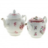 TWO CHINESE EXPORT PORCELAIN TEAPOTS 29e69a