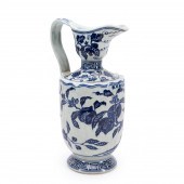 CHINESE MING STYLE BLUE & WHITE FLORAL