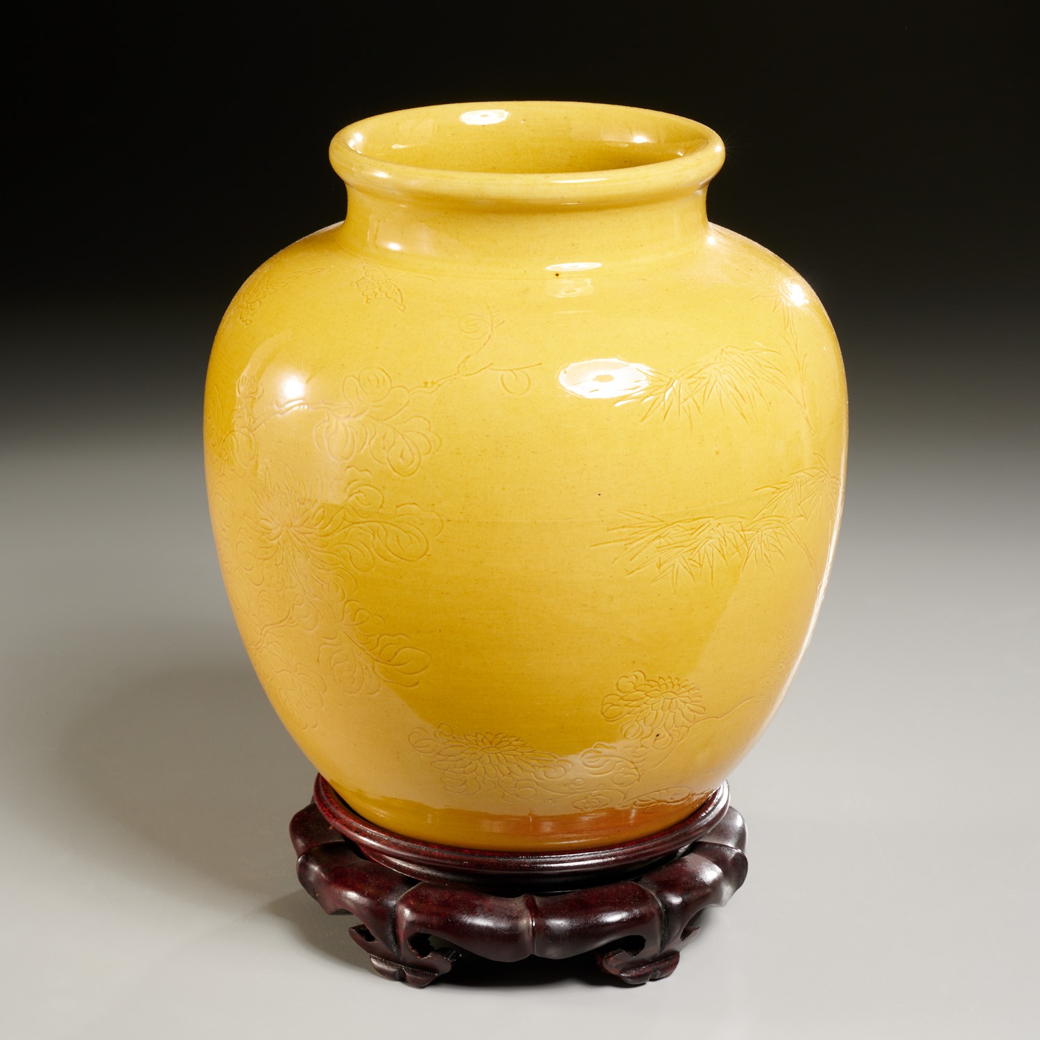 CHINESE MONOCHROME YELLOW PORCELAIN 2a5d4f
