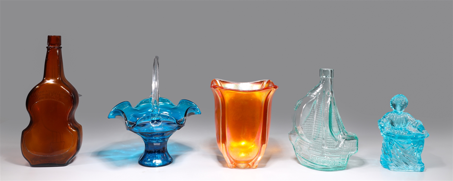 Group of five vintage glassware 2aa94b