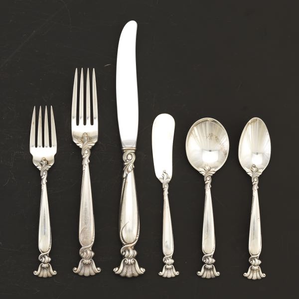 WALLACE STERLING SILVER TABLEWARE 2af9e5
