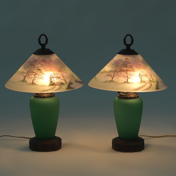 PAIR OF FENTON GLASS LAMPS 21  2aff62
