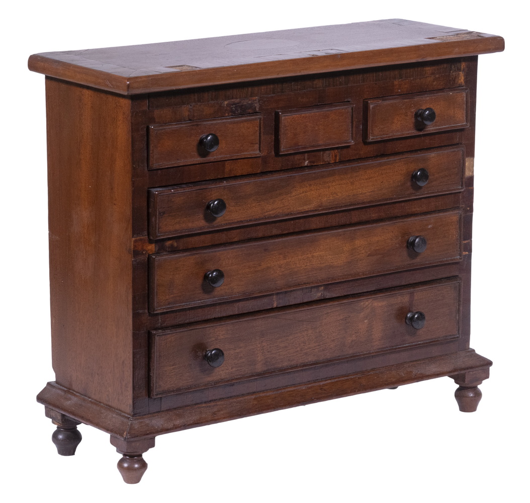 MINIATURE CHEST OF DRAWERS Finely 2b1598