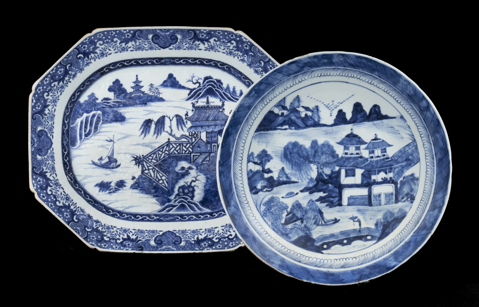  2 CHINESE EXPORT PLATTERS Lot 2b4ae4