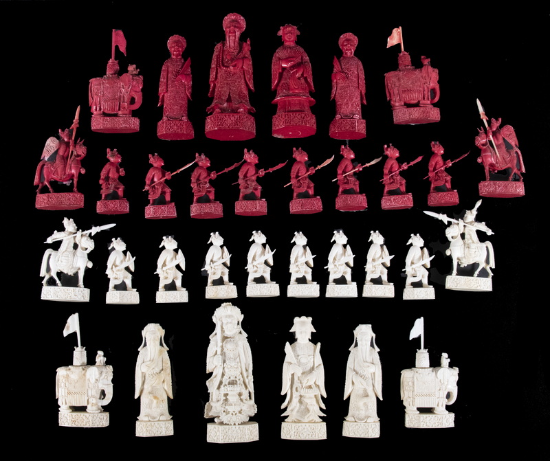 CHINESE CARVED IVORY CHESS SET 2b4ca2