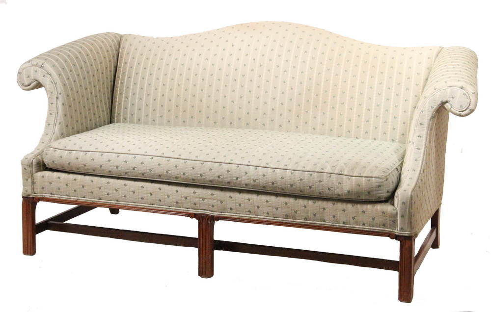 CHIPPENDALE STYLE SOFA Camelback 2b5161