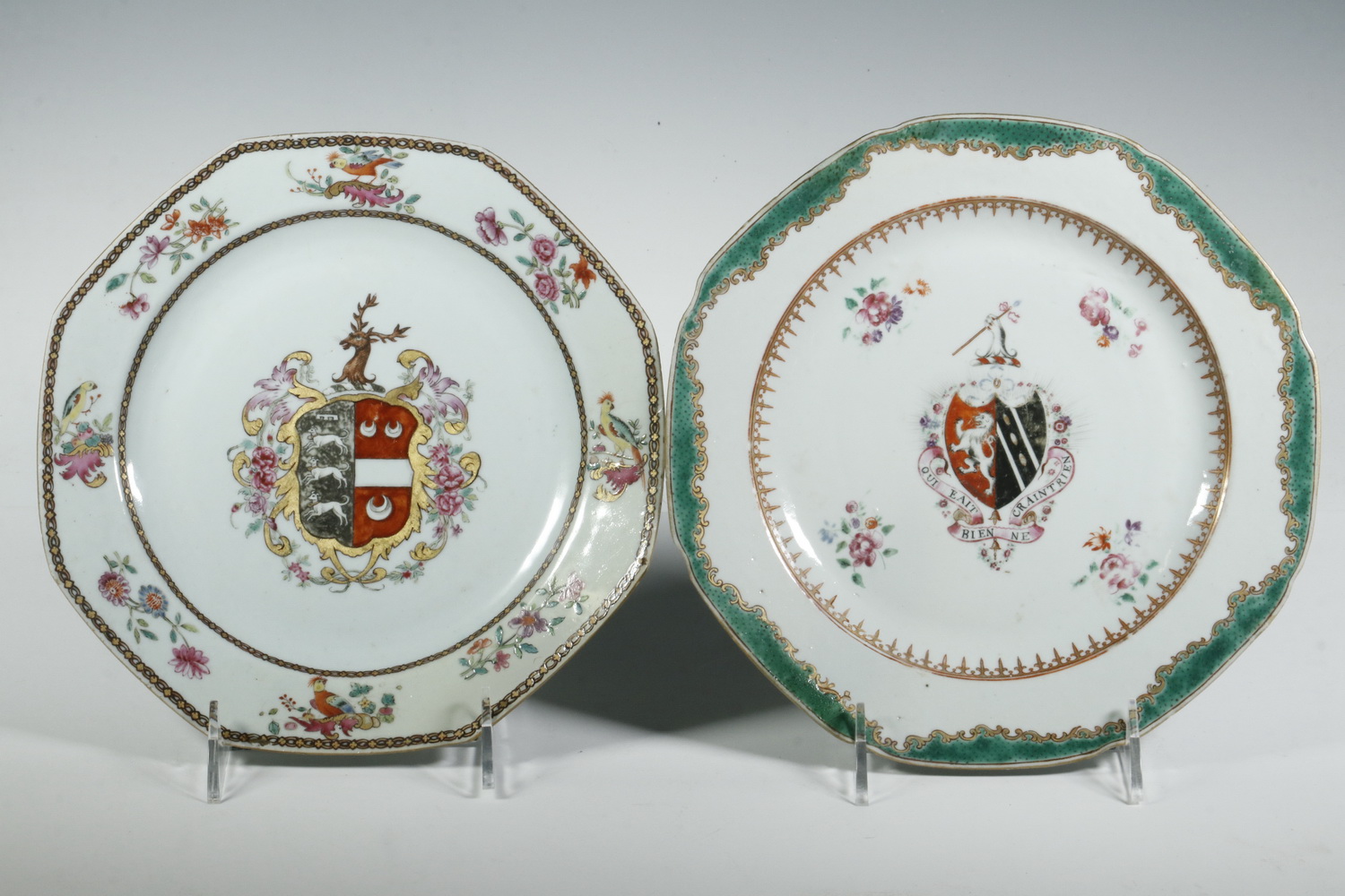  2 CHINESE PORCELAIN ARMORIAL 2b3baf