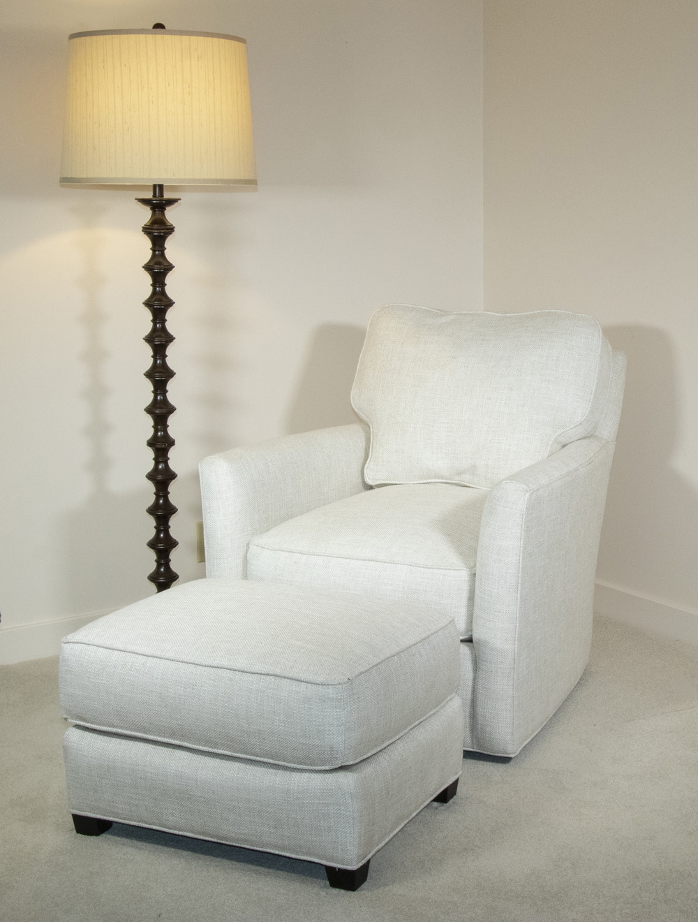 WHITE ARMCHAIR ON SWIVEL BASE WITH 2b3e33