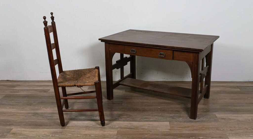 AMERICAN ARTS AND CRAFTS DESK AND 2b790d
