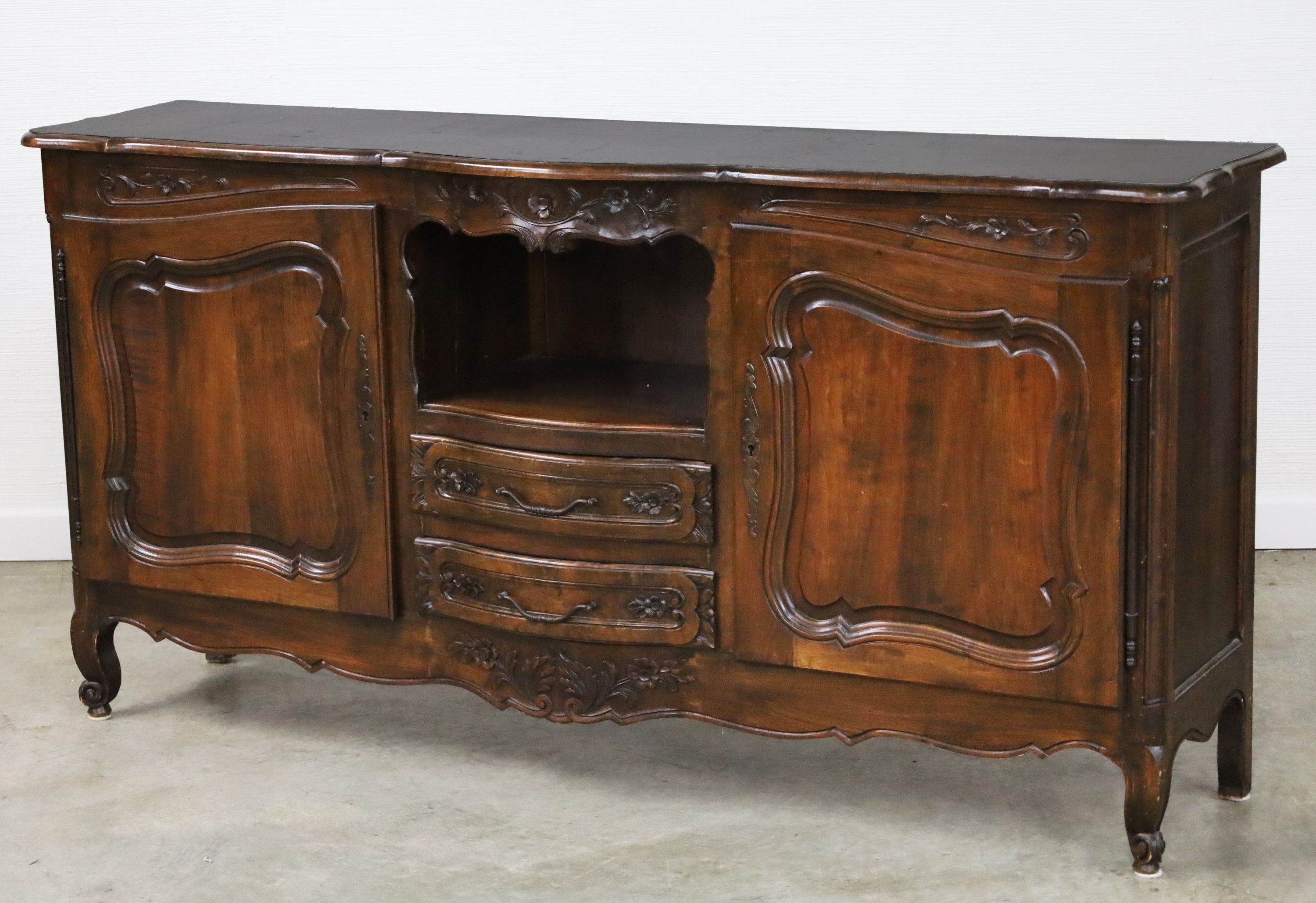 LOUIS XV STYLE CARVED WALNUT BUFFET 2b7ace
