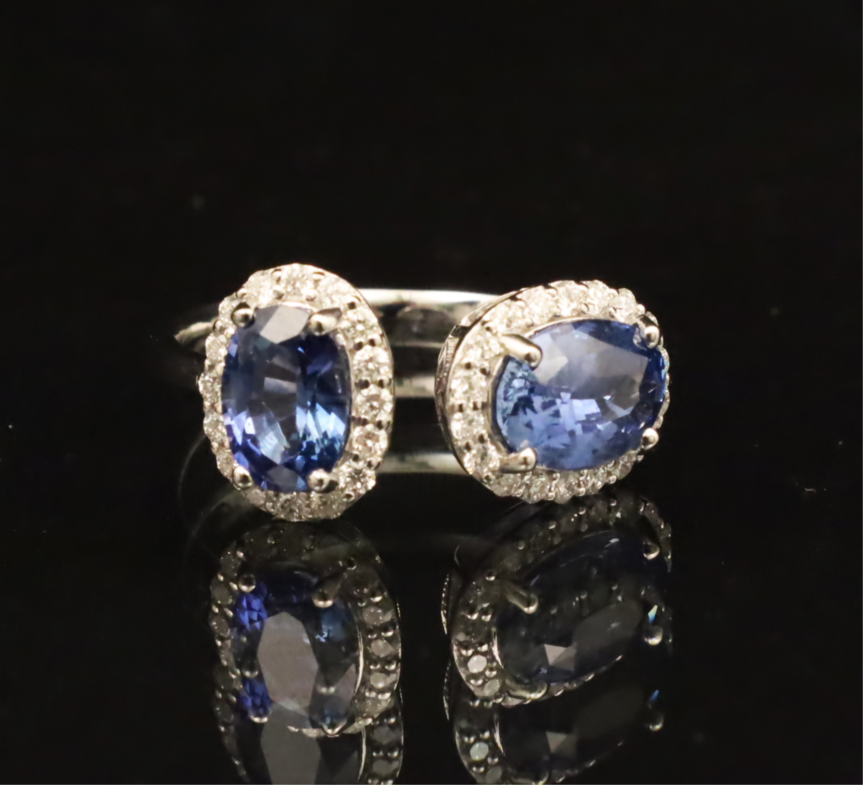 18K LADY S TWO STONE SAPPHIRE RING 2b7ac9
