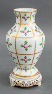 HEREND HUNGARY PORCELAIN VASE & STAND