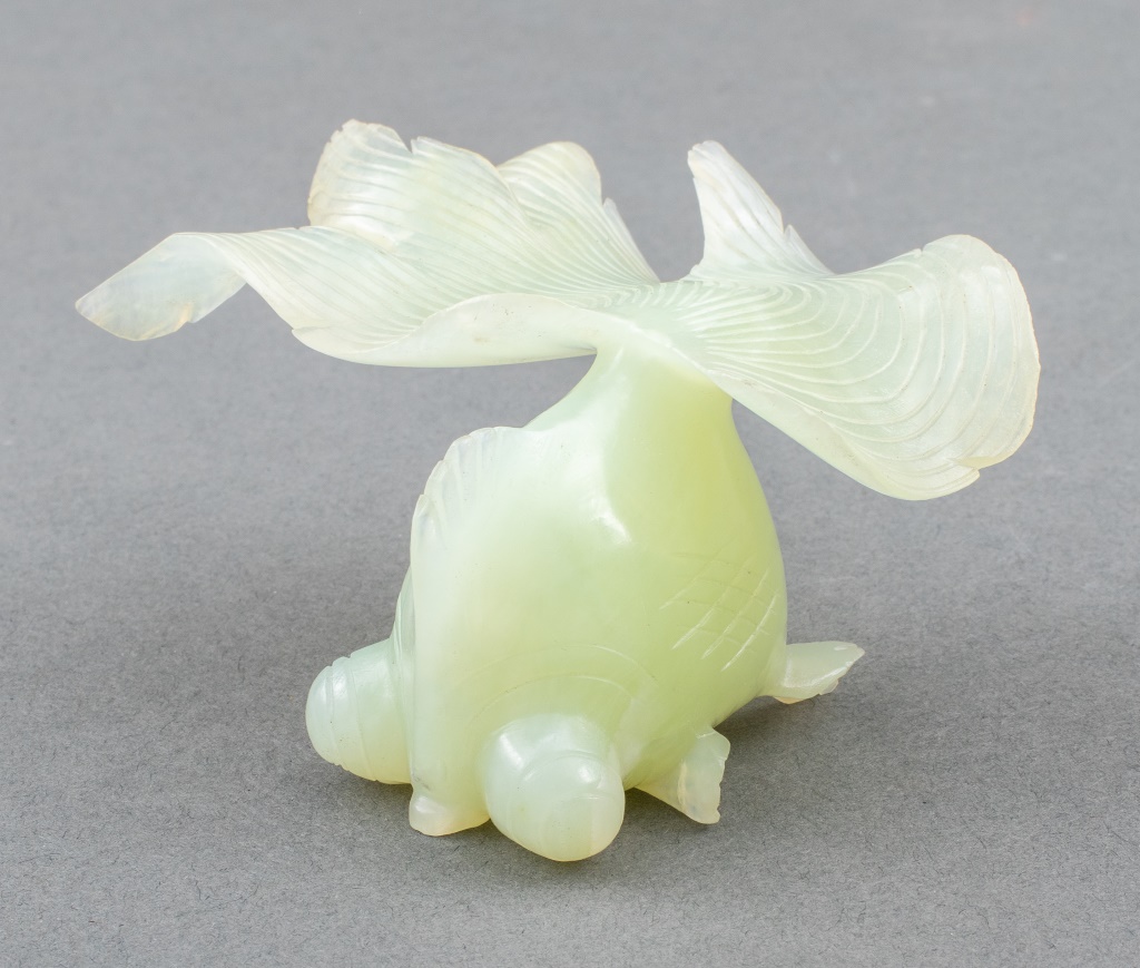 CHINESE JADE CARVING OF A FISH 2bba03