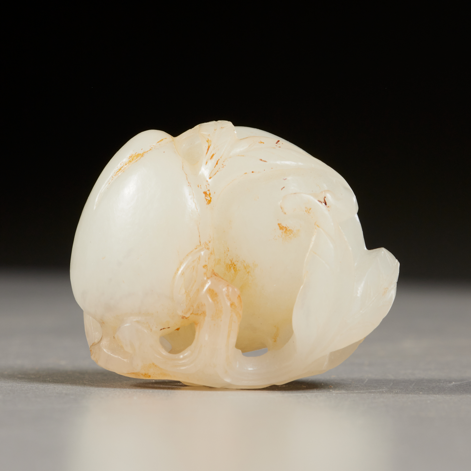 CHINESE CARVED WHITE JADE PEACH 2bf50d
