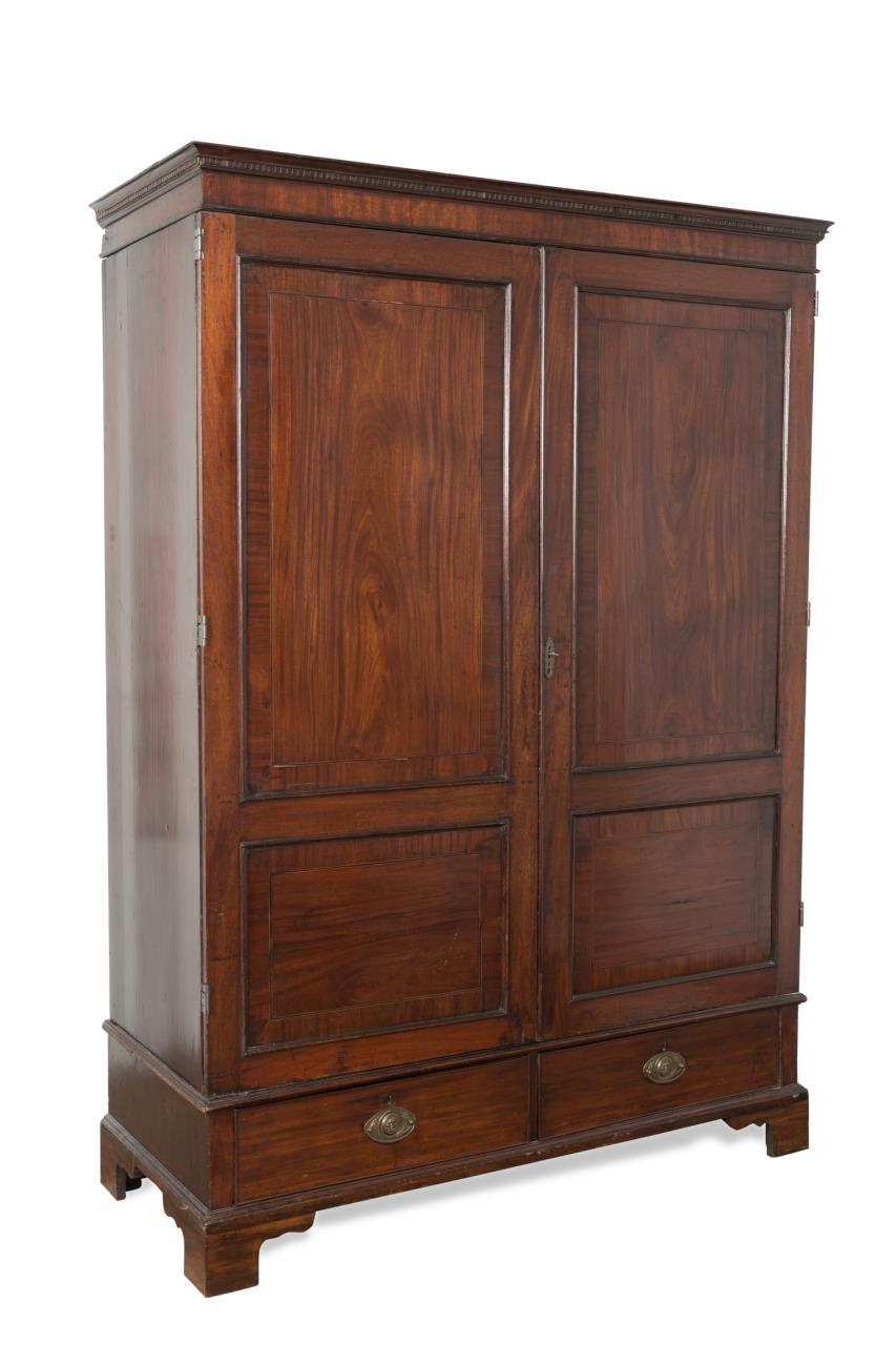 MAHOGANY ARMOIRE IN THE CHIPPENDALE 2bfeb4