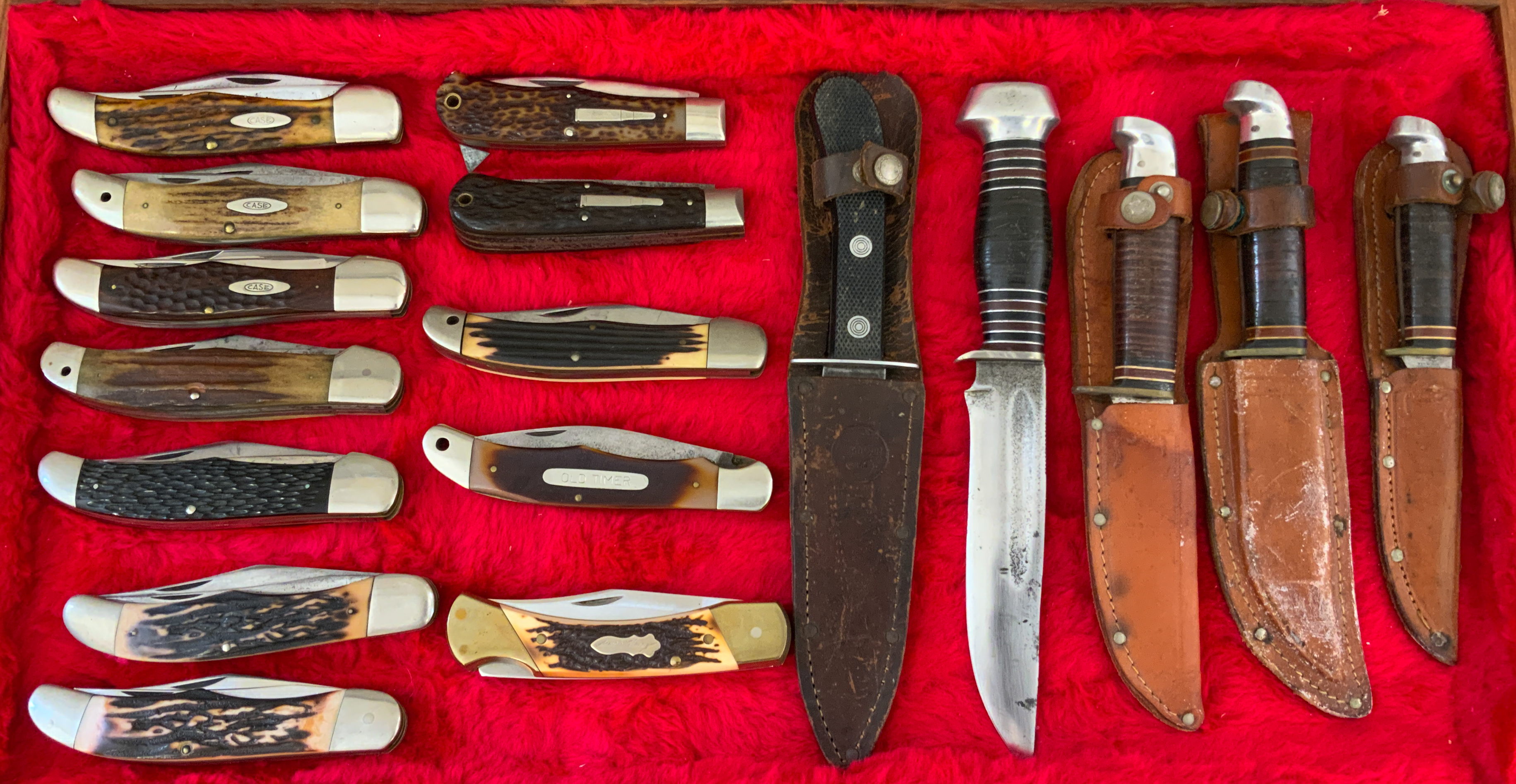 GROUP OF KNIVES WITH DISPLAY CASE 12 folders,