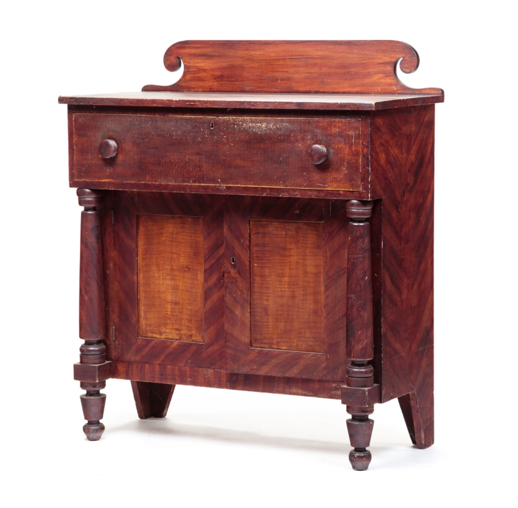 AMERICAN DECORATED TRANSITIONAL CHEST. Ca.