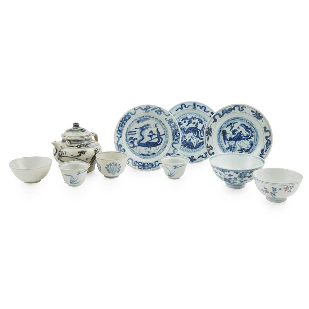 GROUP OF TEN BLUE AND WHITE WARES MING 2cc5bf