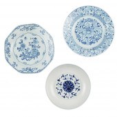 GROUP OF THREE BLUE AND WHITE PLATES
QING