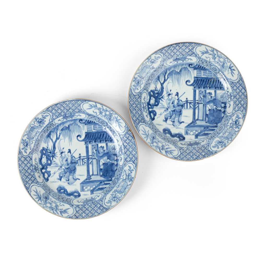 LARGE PAIR OF BLUE AND WHITE PLATES QING 2cbe96