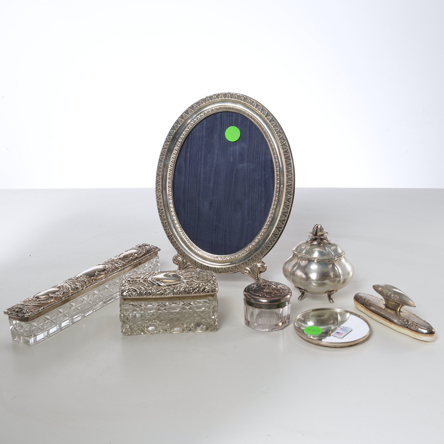 GROUP 7 ASSORTED SILVER VANITY 2cec0b