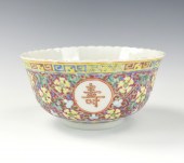 CHINESE FAMILLE ROSE BOWL W FLOWER  2cee3c