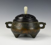 CHINESE BRONZE EAR CENSER AND WOODEN 2cefa4