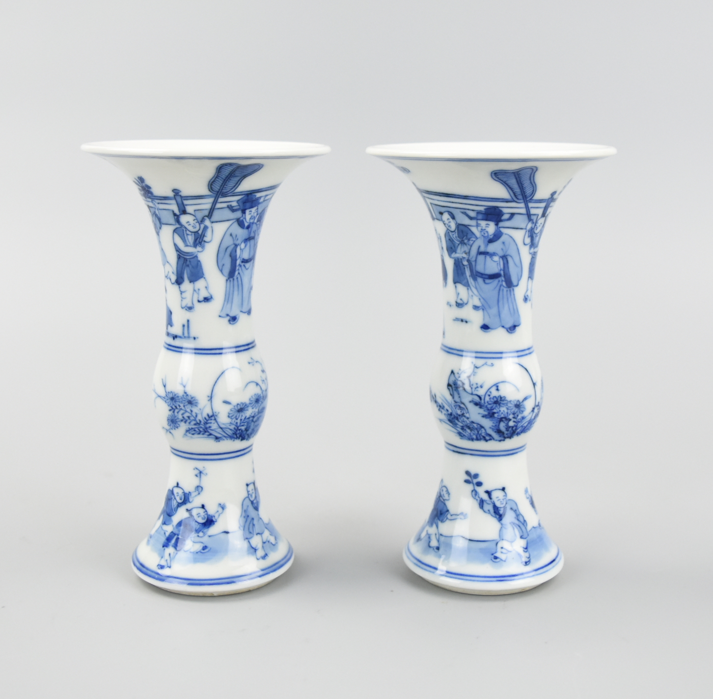 PAIR OF SMALL CHINESE BLUE WHITE 2cf126