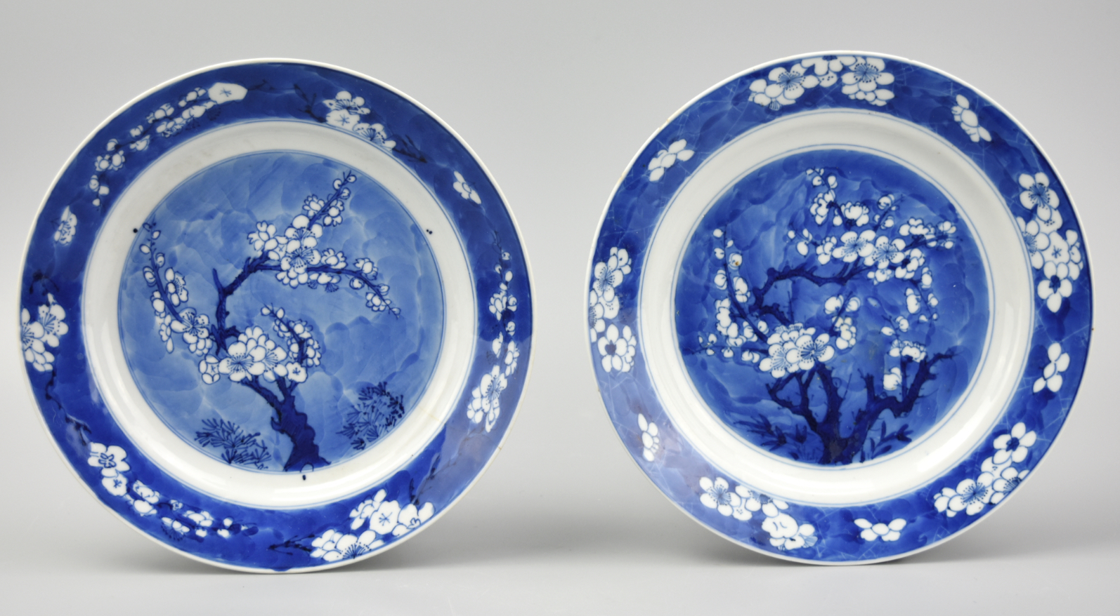 TWO CHINESE BLUE WHITE PLATE 2cf7be